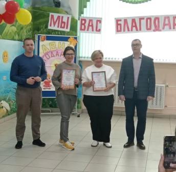 й