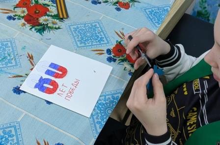 й