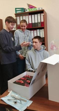 й
