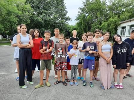 й