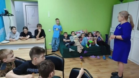 н