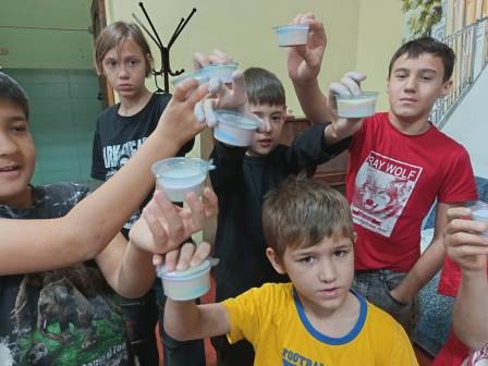 н