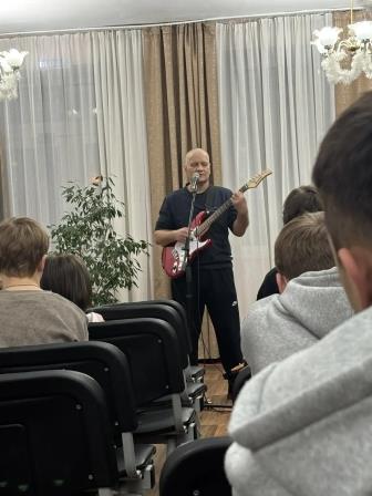 й