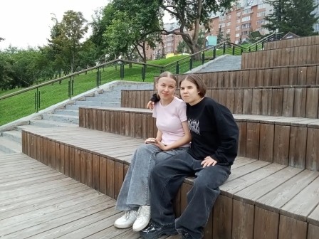 н